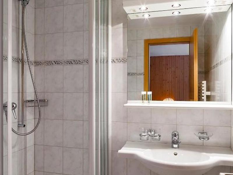 1F891DC7982D54B19F14E5FE7274C503