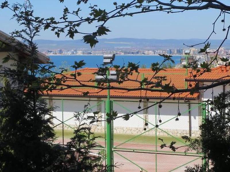 220612F49AD7837F7472E49055F95DA6