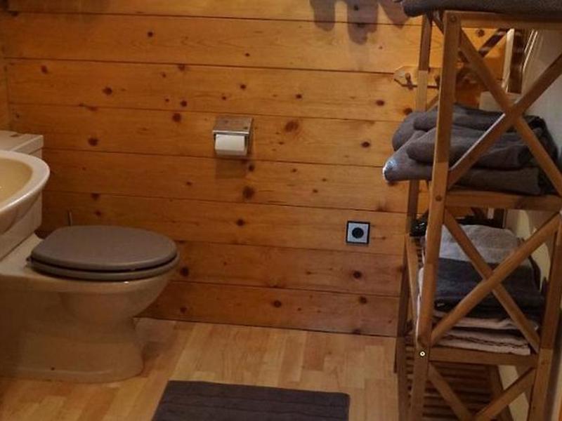 B7E71C0AC65F2A33BB69CC7177FD9889