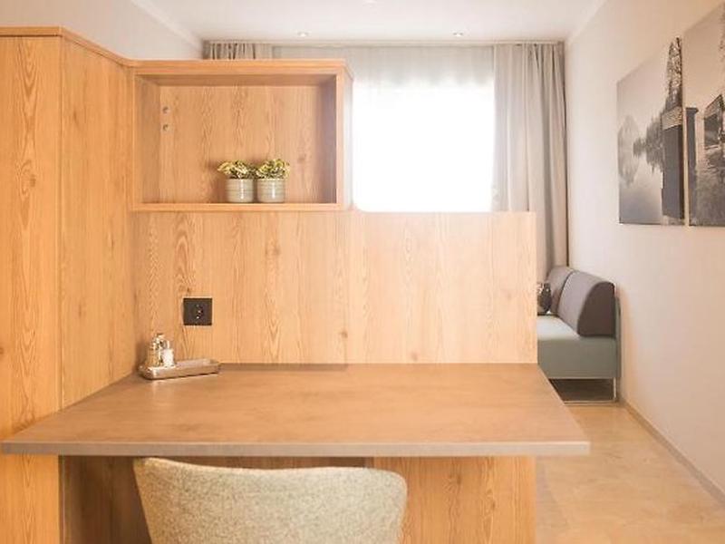 947F1E6F844B70399553486AEADF07D7