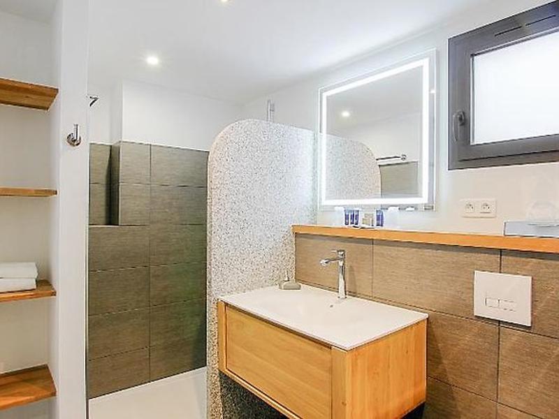 A7805E5B60F64E4896AD943E1A8F6851