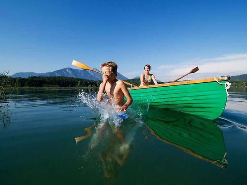 CCE8CA96214E713F4D977B5E520565D8