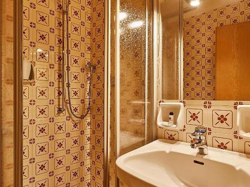 CFBC8CB6C1D76F3D1992654D5441359E