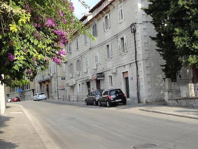 EF9CFF91680FF4D700B8BFB58A029E53