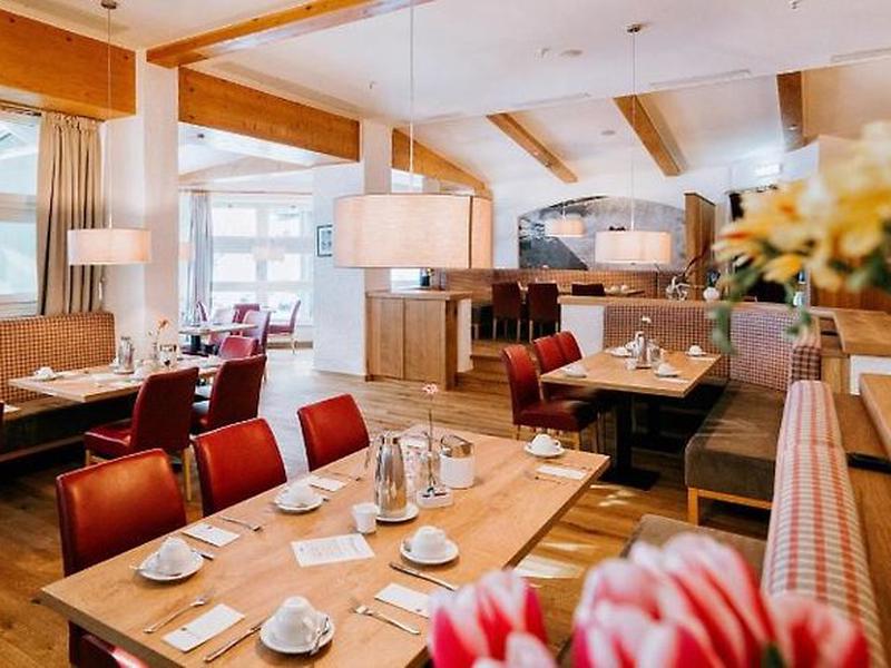 18D53384D6E0A85BF8D3E46FACCB131A