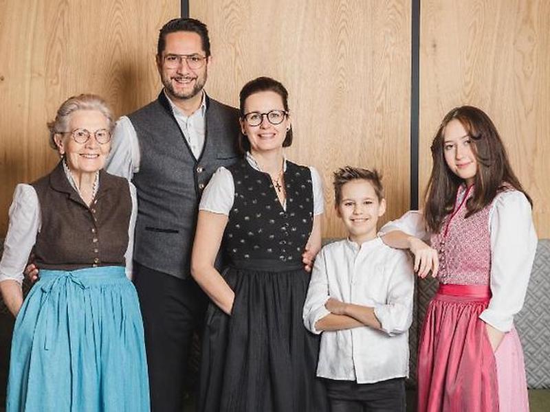 FDAF8EF290F47758157C1D9BDA00230B