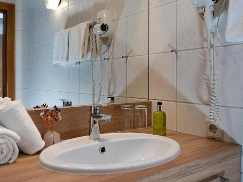 BB8EF3F3BDF28242A2655E5B8BF64491