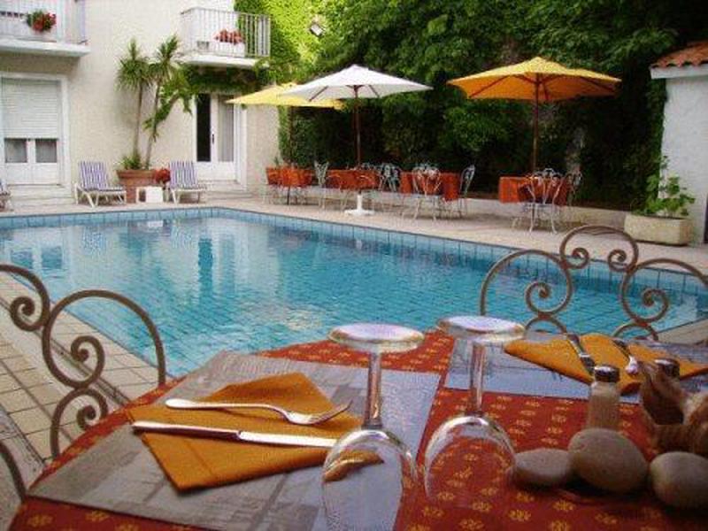 2C85F7630040D6B568402B1751B3E063