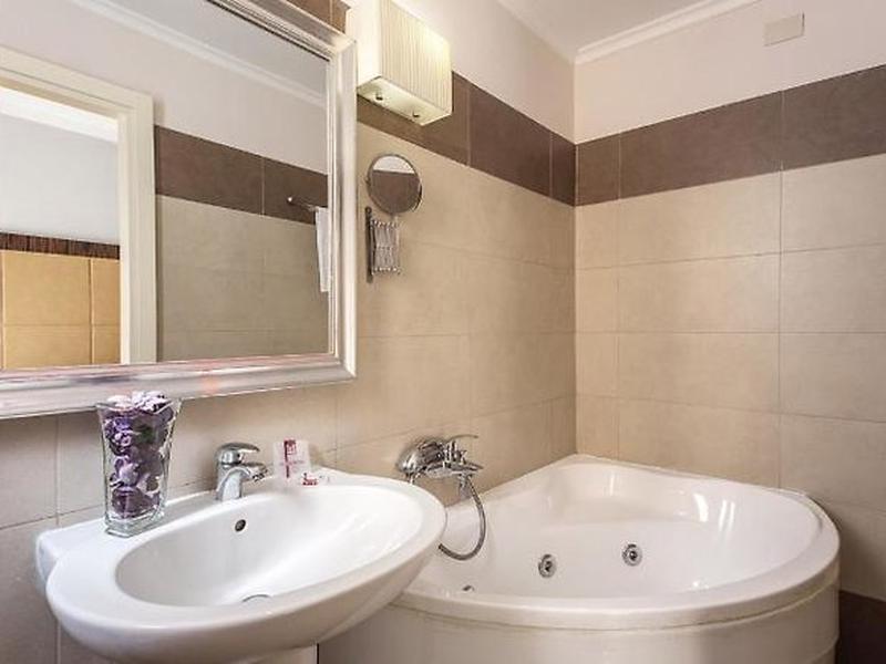 B72734DC2361F0F9C43D91355433C515