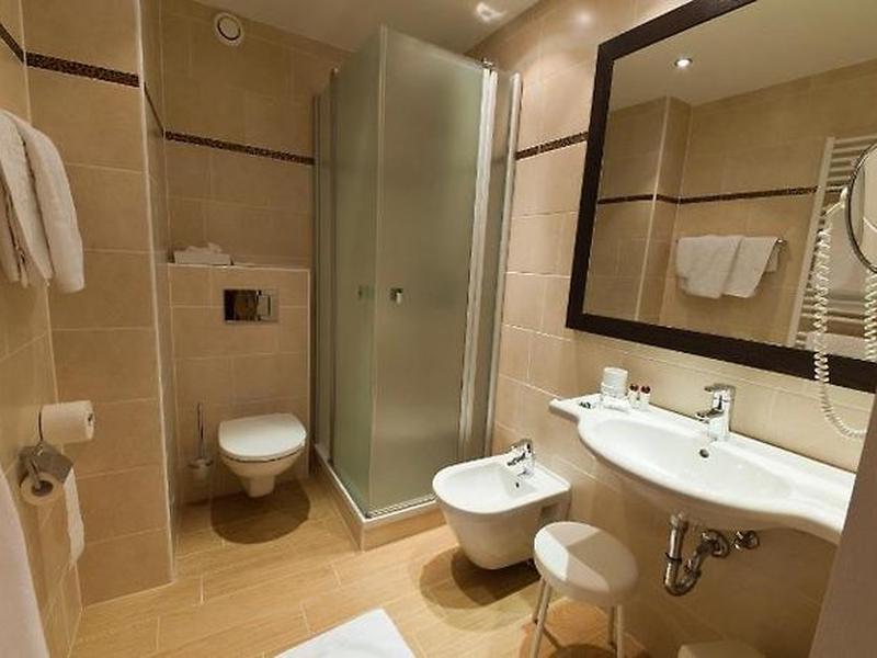 2A5B2713813D696B88B88D8498897FF6