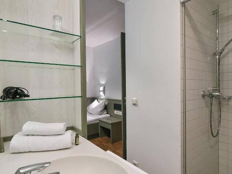 DAAE2E0E5173344067B906B1C8618AC3