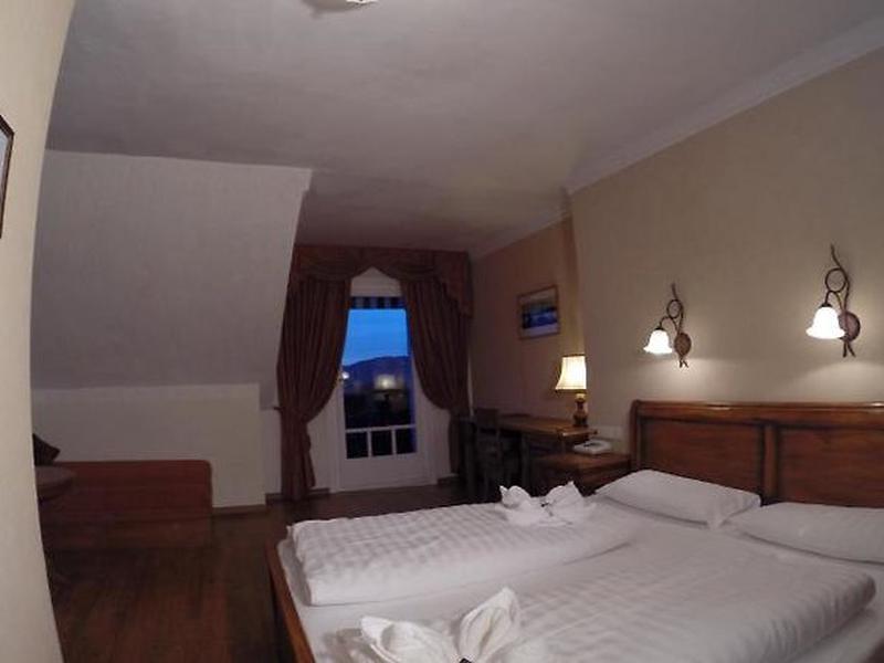 D402FEDC752A8184BEADDFD38DD0F200