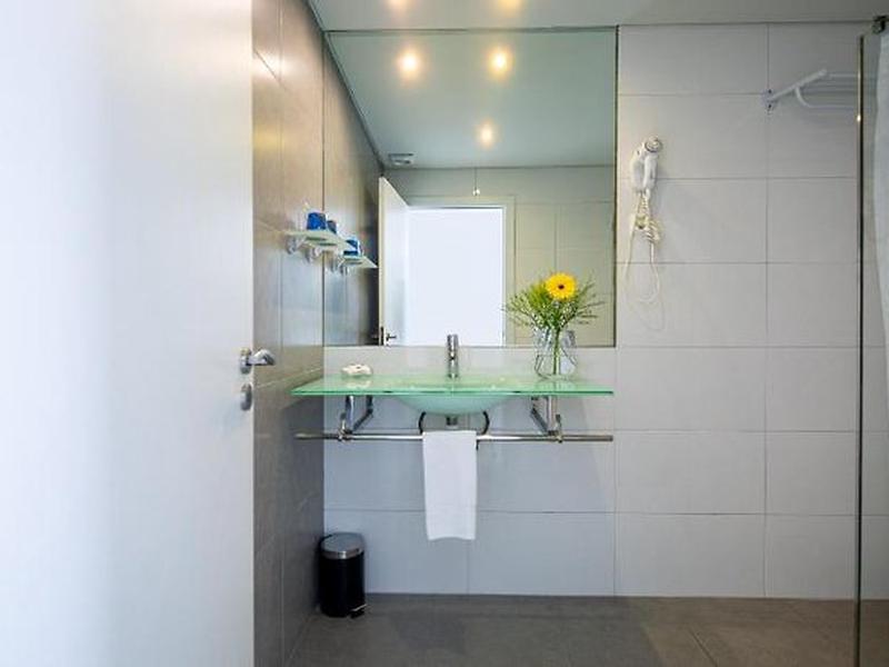 9D456B0C39F3421D6C7919CF1C4D8D5D