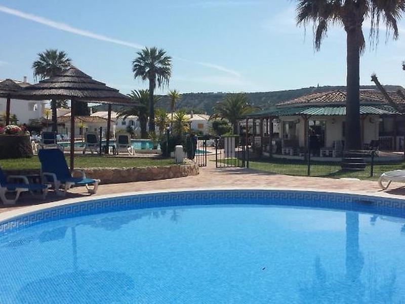 E49B6F4B766AD53132B5642AA622BCFE