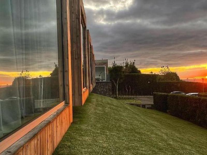 EFE5E29D8224A53F98125AA6DFB38E10