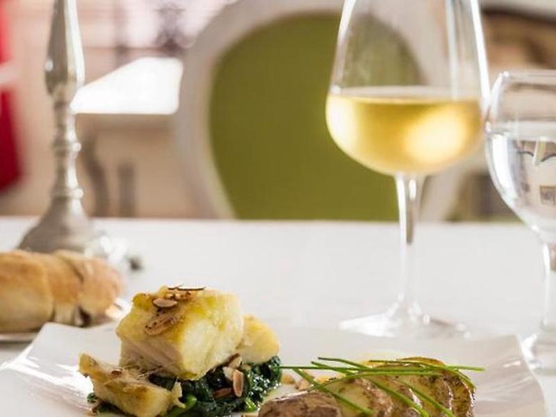 EF4B8E9EE7F054AA4A93598235AF1933