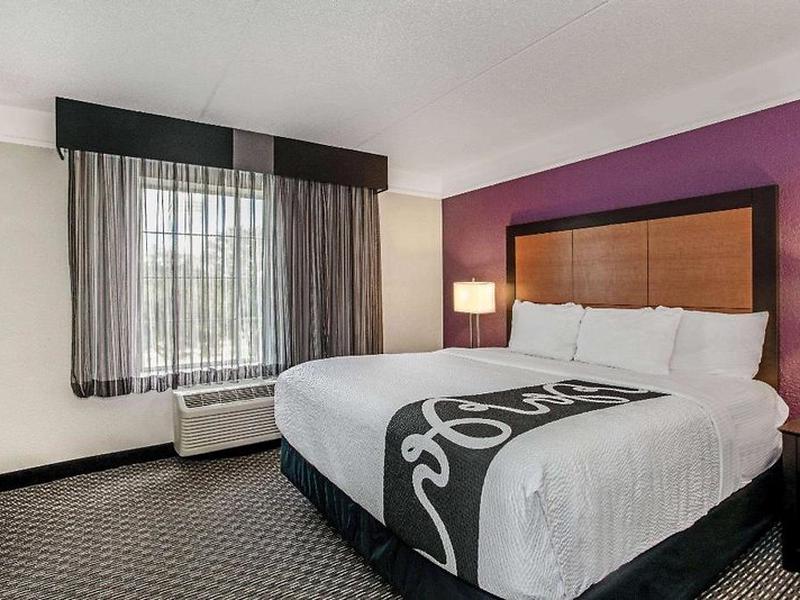 La Quinta Inn & Suites by Wyndham Orlando Airport North