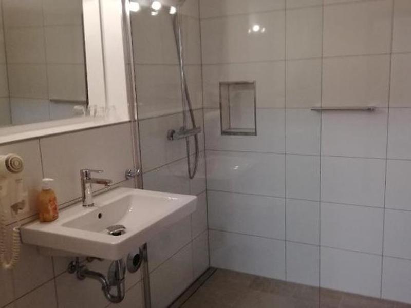 81AFC9815B1D569A83504F65AD17C408