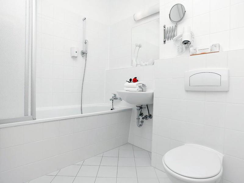 E04D45CD6A687D167053E919F440F976