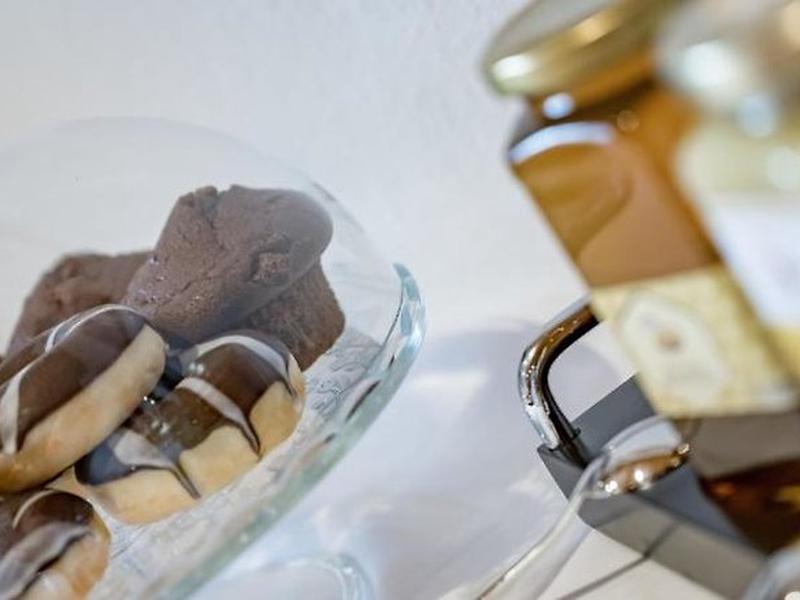 82EE1E2EA5BD7252A1DCA8D2E8018504