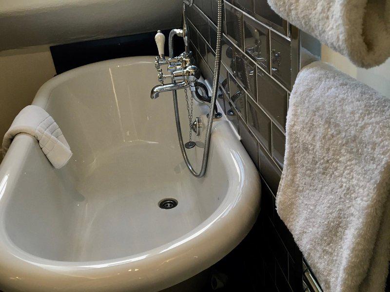 C82175140199AAEAA7628A1D93B383D3