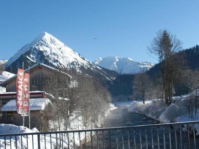 ED7E1B1C78C40A58D2E829A6D3C8FDC8