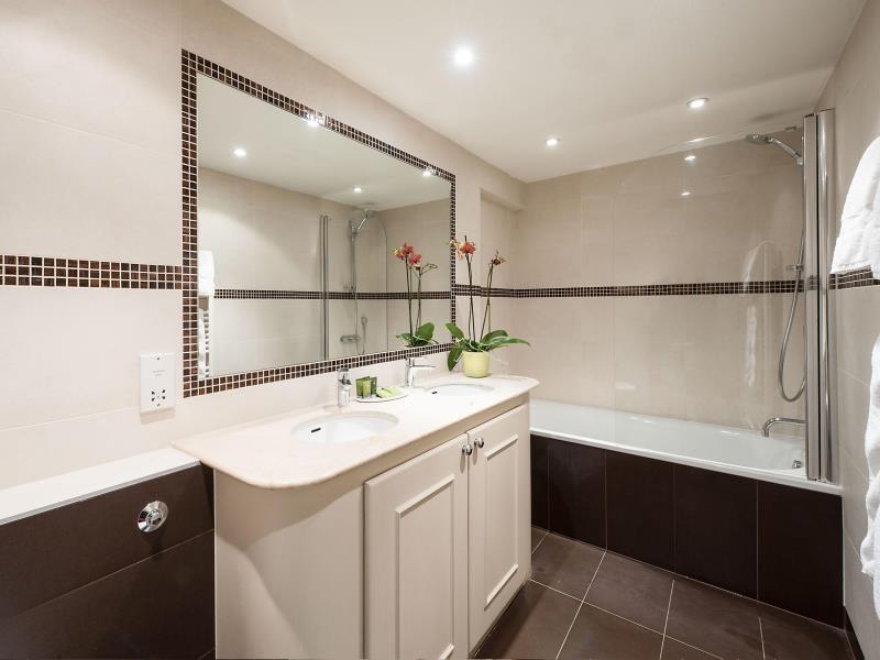 B6FC08935D9EE355B5632F67144AA3EF