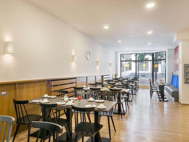 1439F7AA35CD6C3C4E0BF404451C373A