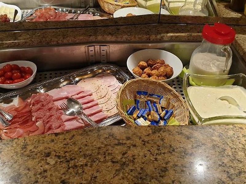 B920E8EE8B8E1EADBC1DE7485A365A5E