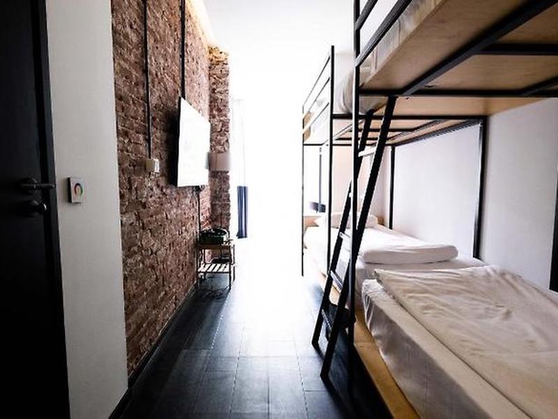 8766DFF5F7212DF1B75D8760FF028EAA