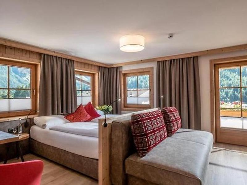 4CE354FF6E9138523D5D483952D9AF5C