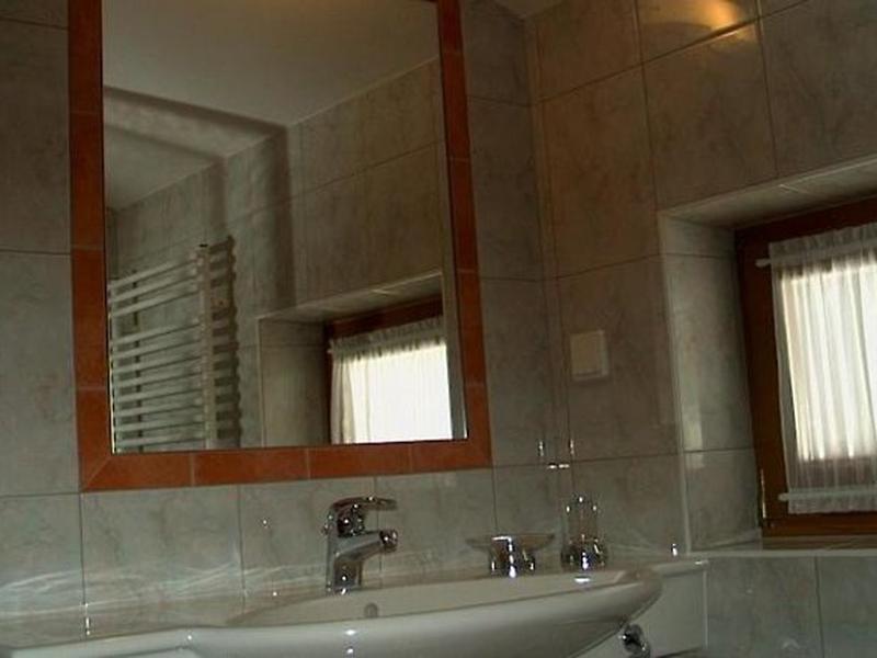 5B607500FC24546B8C0E20AA2766070E