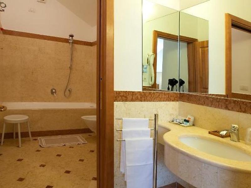 6BA6EEBCF65F4C0ED9C4601C8D5131F5