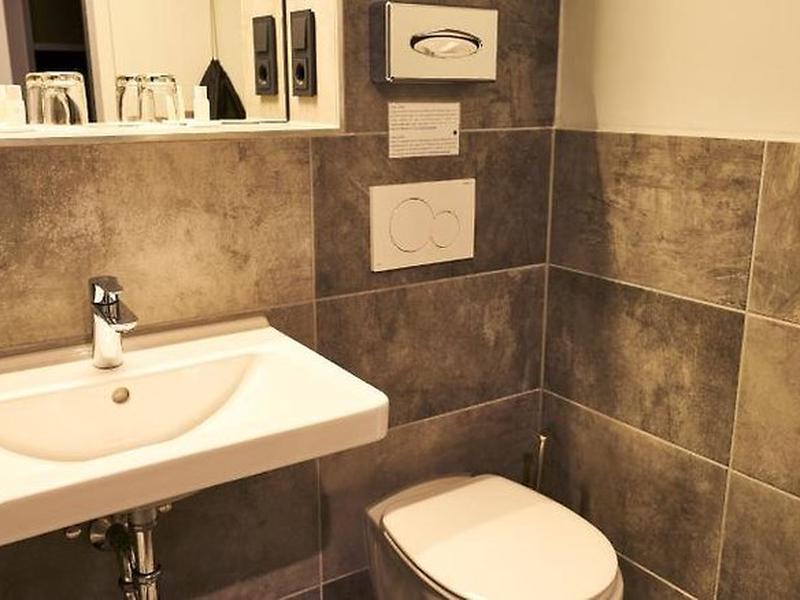 A2E424ABF35B40F2C64D33A1E0B8ED95