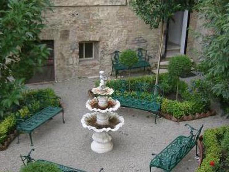 B68D8A3774A72AAC9C4BB189B2D1158C