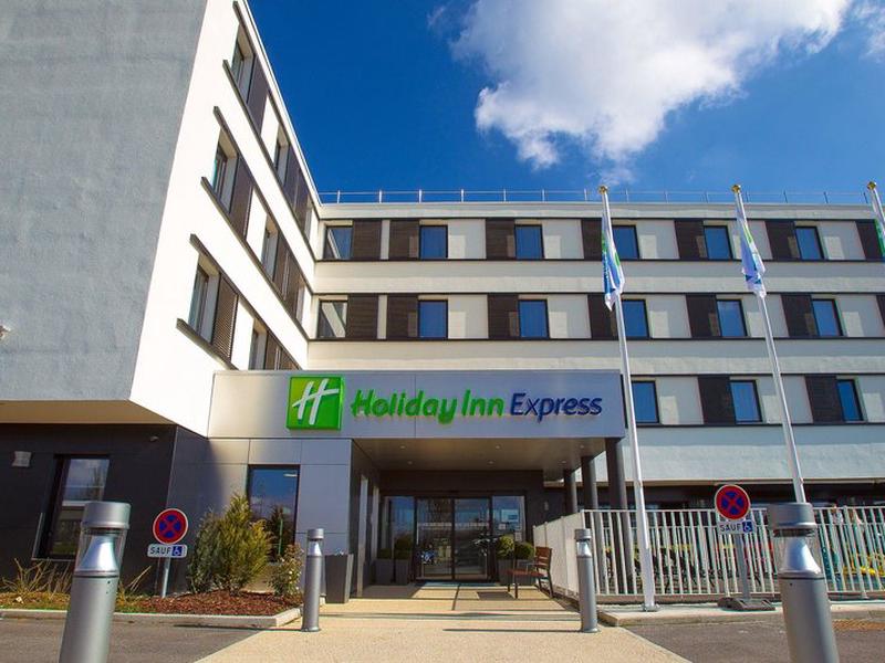 735182083E9CE52825FF40230B95CF3E