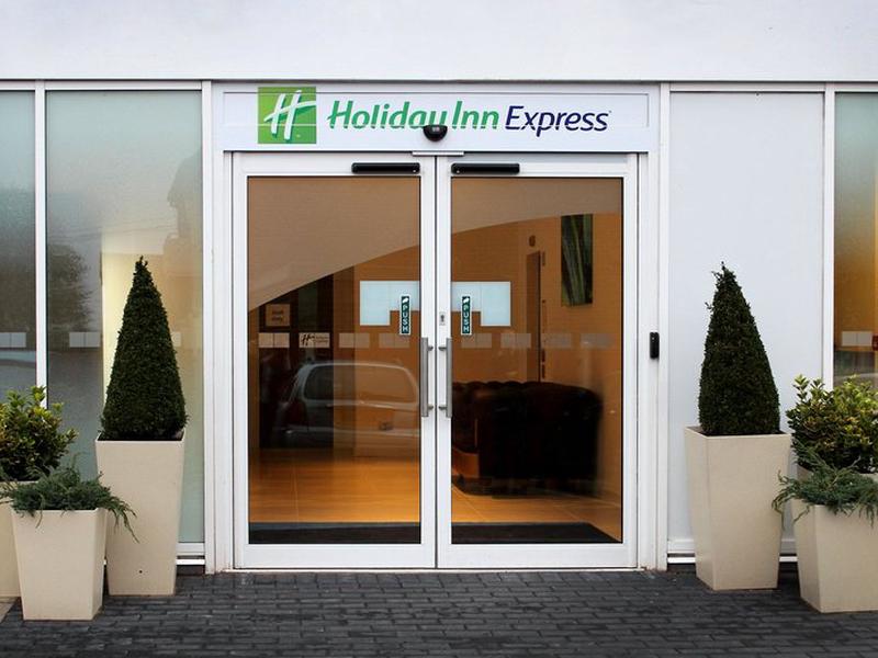 29243CCD325F90C3F2BECE888B640B90