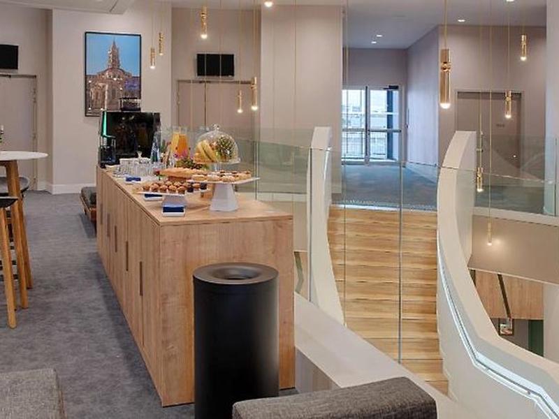 255597C879C6A1D94FE676B151874BCA