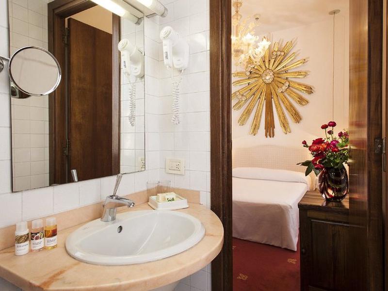 877C71C8682ECE2D2A74B1186AC2F1F4