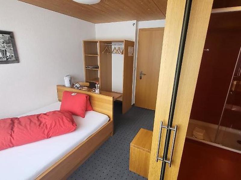 AB5F57FA9D4B3E21DA13202DB00F0D48