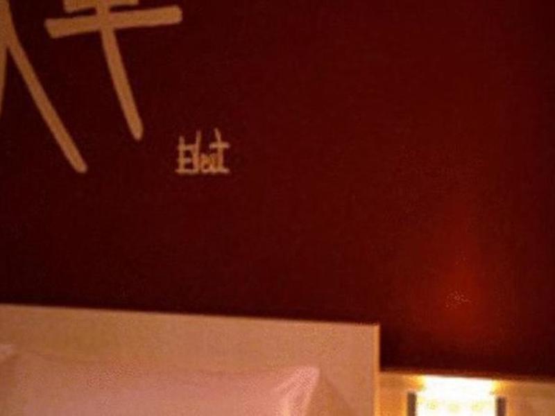 325AE81A2846240F9B6F0E07A7932F83