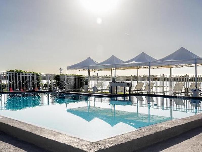 AB42FC2C0F76F79BC19586D7CE4B2588