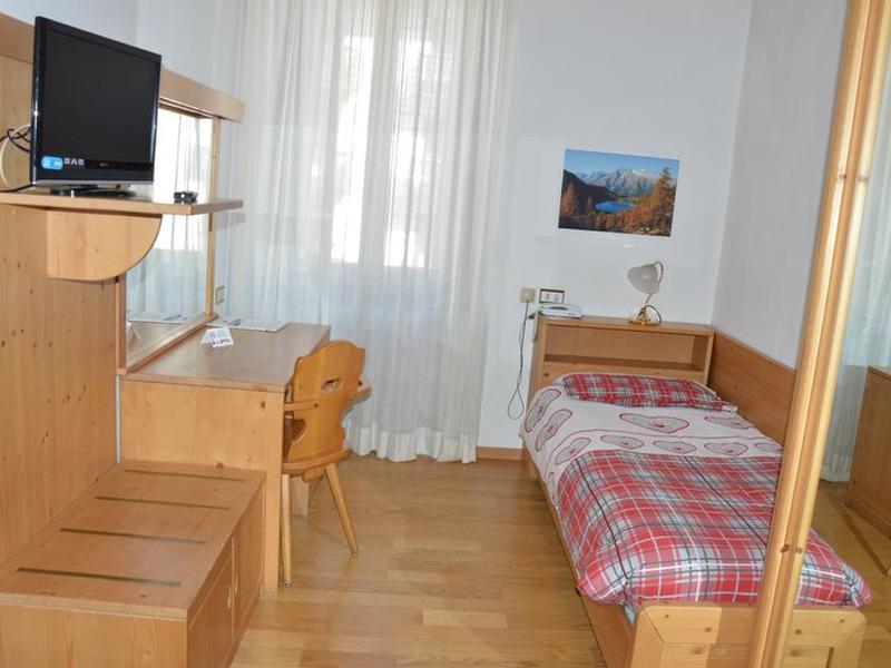 DC476EE300EC30577E7A6004E8F58701