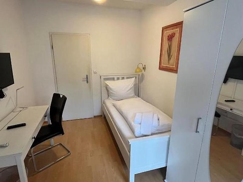 3B3C12E877A5818F494F6123D764B3FE