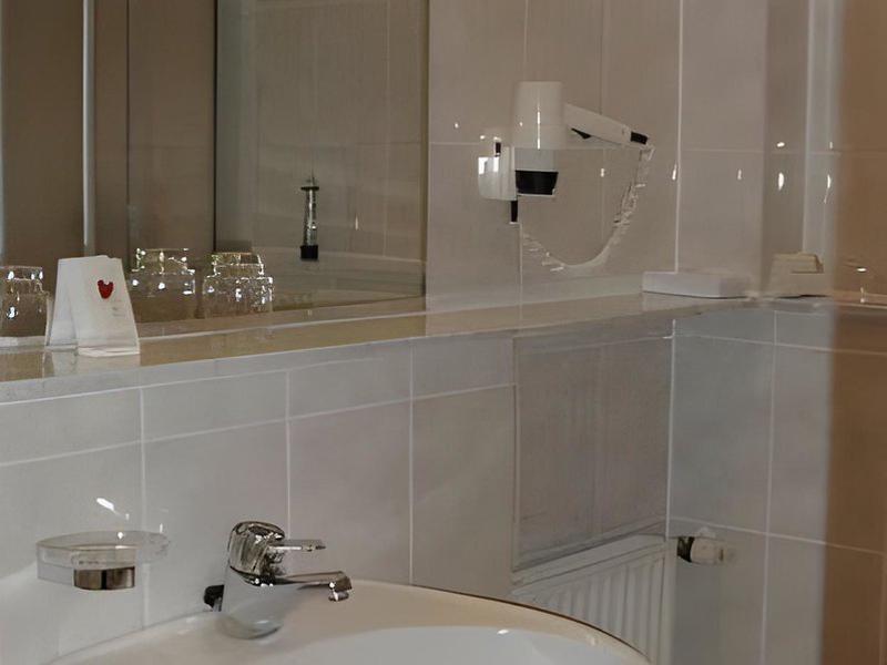 092B6CFD8F90AB222AC7418C07577BFC