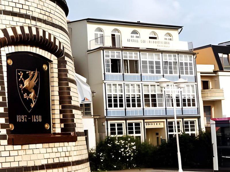 58F55A332C1FAA94682F8222664DF3E4