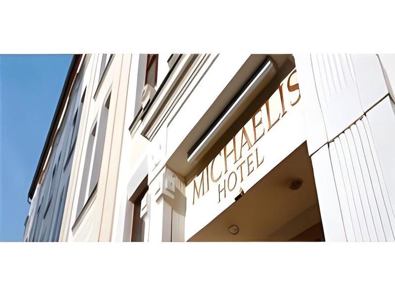 25F1F25FAAA6034C58B4B04B2E7E35A5