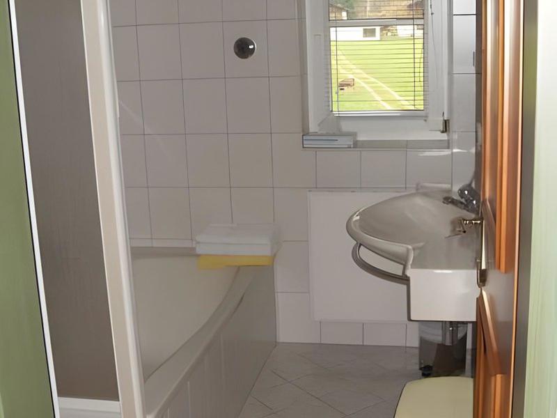 27A06252AC51F76FA453A83B38EDF6D2