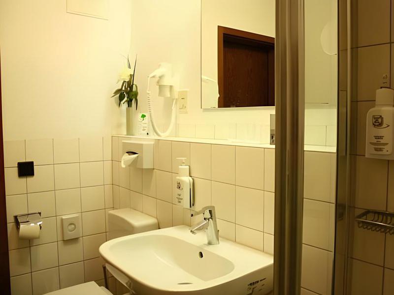 F76FA5C3F42DFD18AA8096DD0FB27EE7