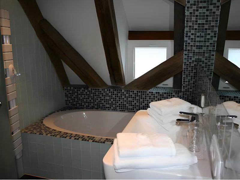 56C36BEFBC50A0A3AFE8B2F301B72889